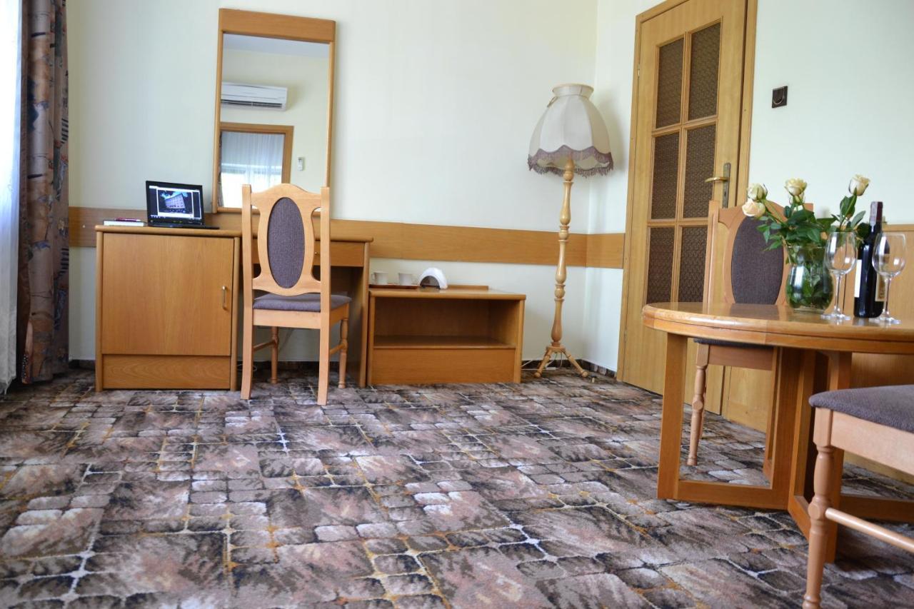 Karat Panzió Varsó Kültér fotó