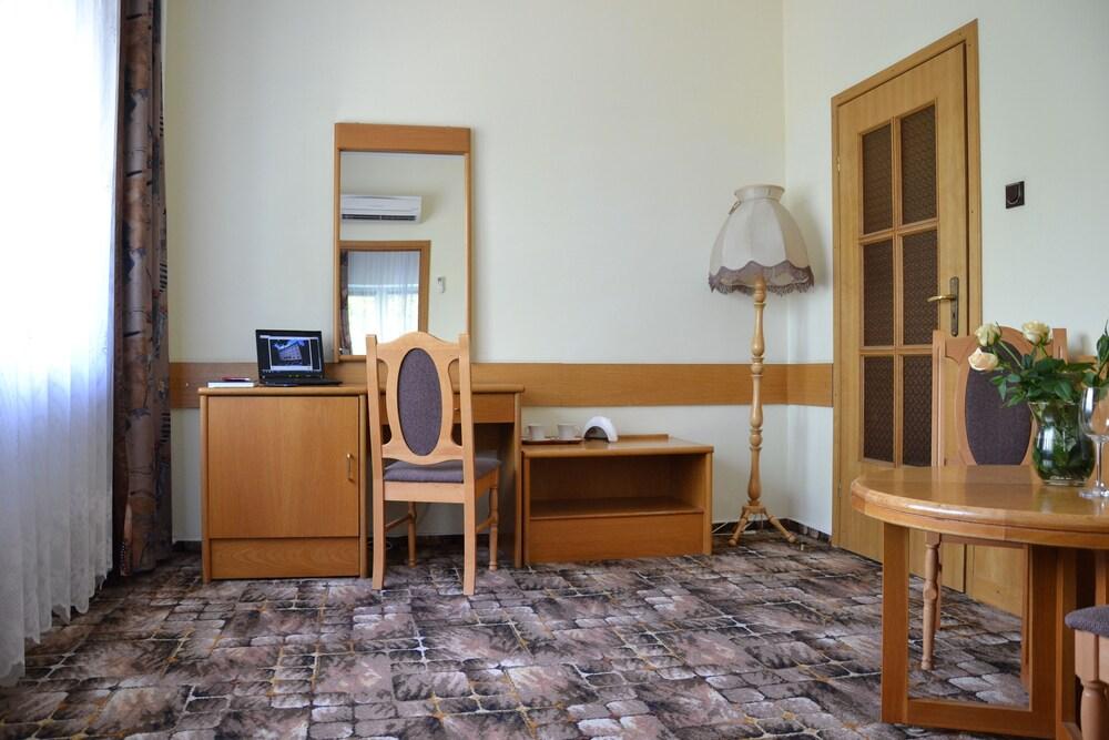 Karat Panzió Varsó Kültér fotó